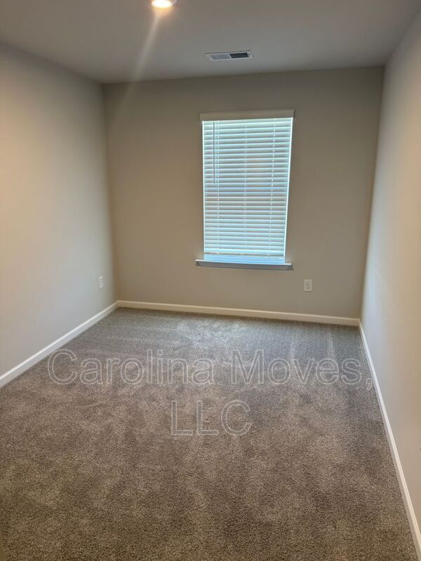 Building Photo - 166 Randwick Ln