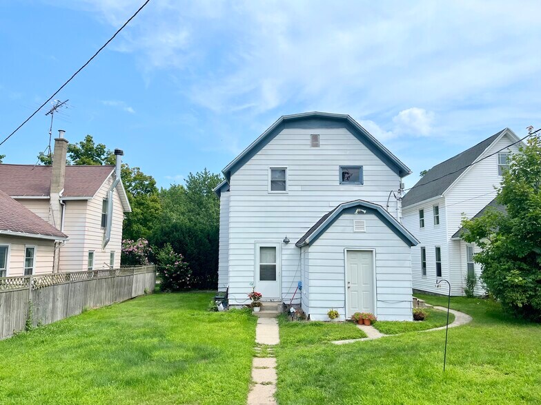 Building Photo - 904 Harrison Ave