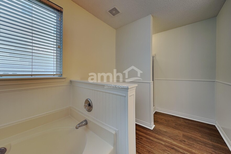 Building Photo - 15006 Jerpoint Abby Dr
