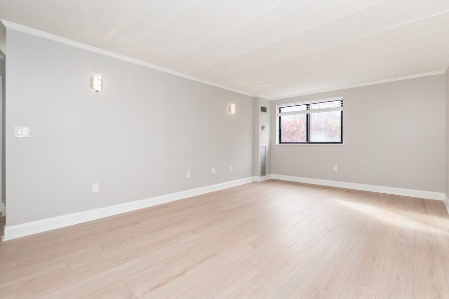 Building Photo - 1933 Commonwealth Ave