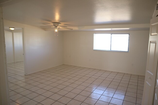 Building Photo - Great home Great price