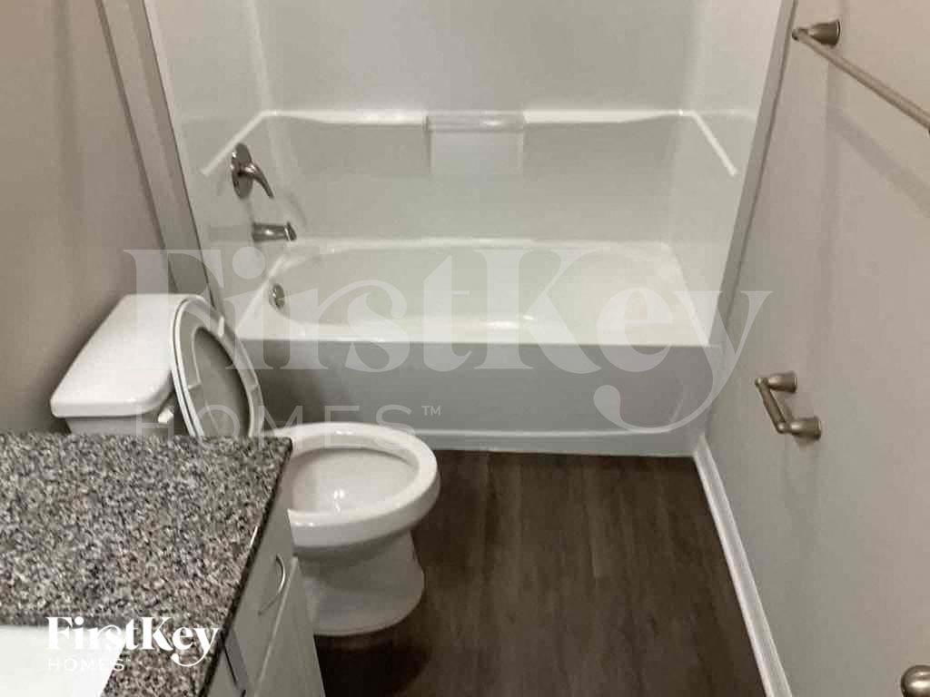 Building Photo - 2216 NW 18th Terrace