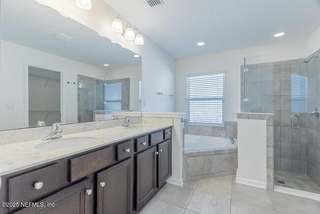 Building Photo - 95241 Tanglewood Dr