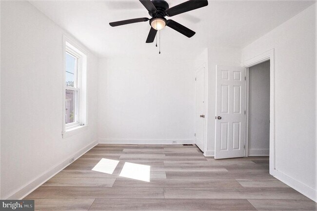 Building Photo - 129 E Phil Ellena St