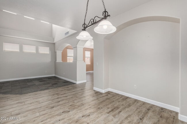 Building Photo - 204 W Mountain Sage Dr