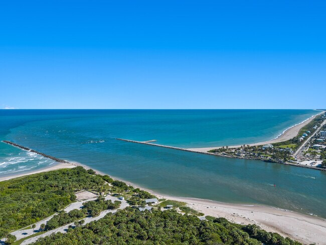 Building Photo - 2319 Tamarind Dr