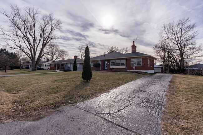 Building Photo - 3706 Chevy Chase Rd