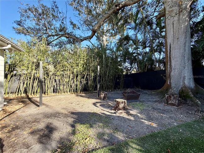 Building Photo - 844 35th Ave S