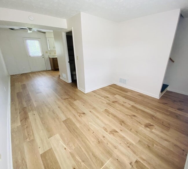 Building Photo - 978 Villa Dr