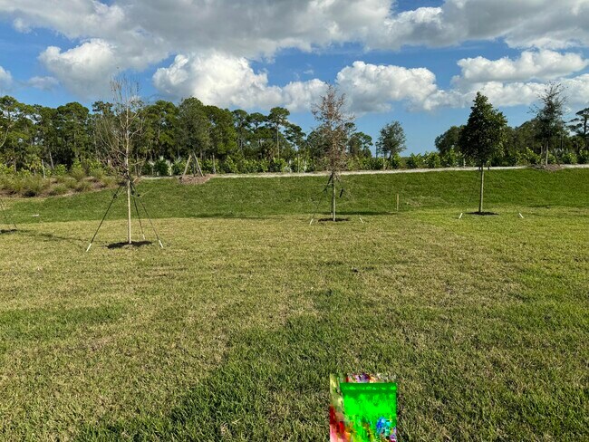 Building Photo - 10501 NW Suncrest Lp