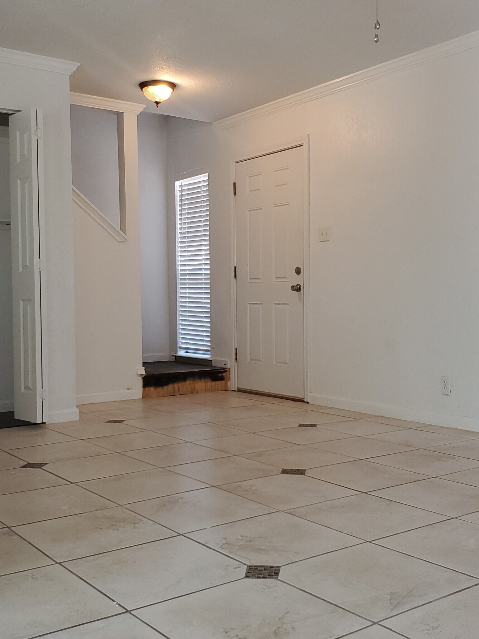 Tile floors - 9140 Timber Path
