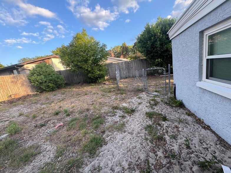Building Photo - 37902 7th Ave