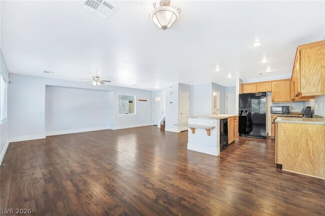 Building Photo - 367 Dogleg Dr