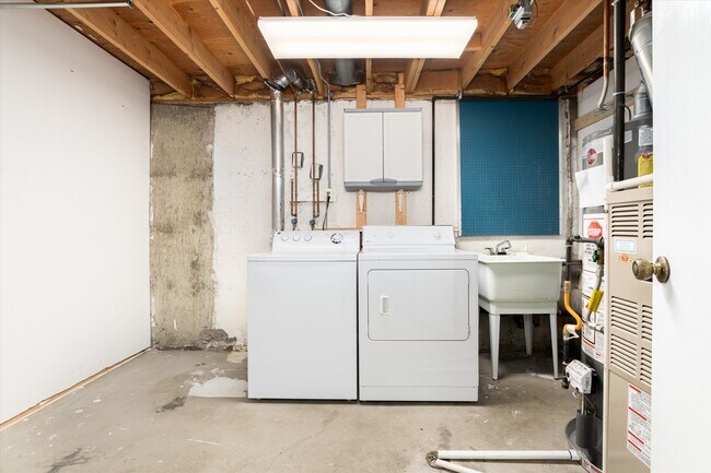 Building Photo - 13123 Spica Dr