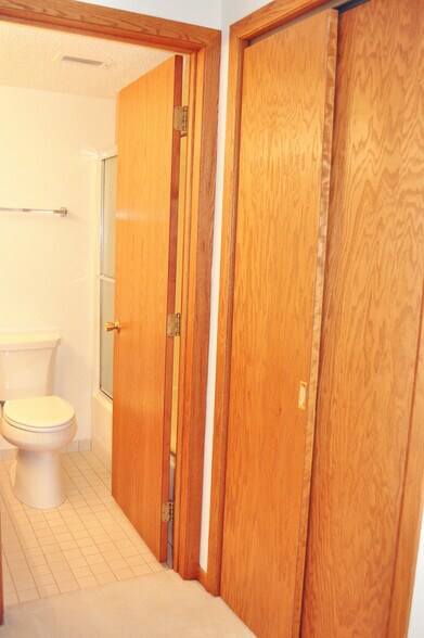 bathroom - 220 S Broadway