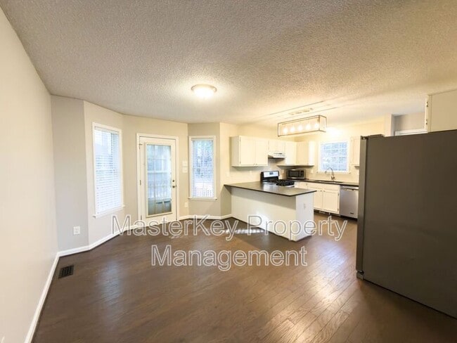 Building Photo - 251 Tillamook Dr