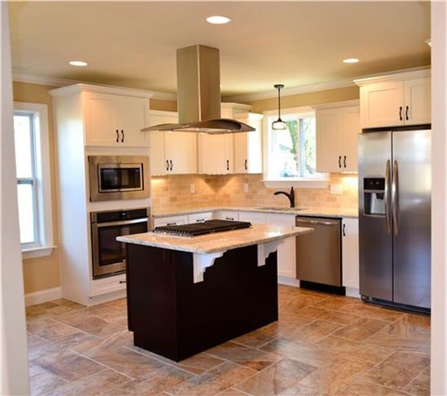 Building Photo - LIKE NEW! Extensive renovation in established Glencliff Estates