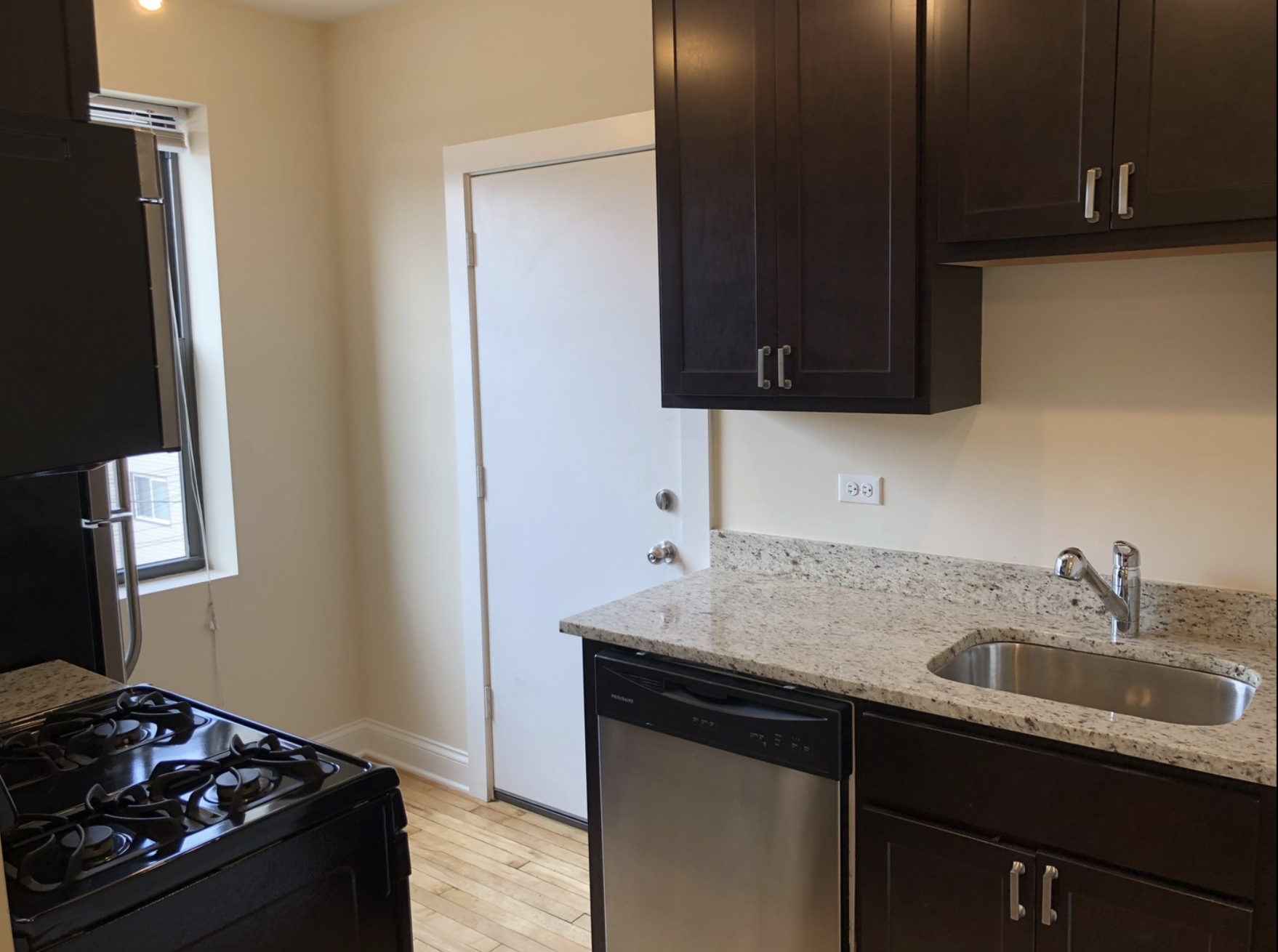 Including Dishwasher - 1114 W Balmoral Ave