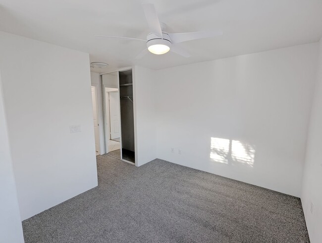 Building Photo - Ground floor 3 bedroom 2 bath with ocean v...