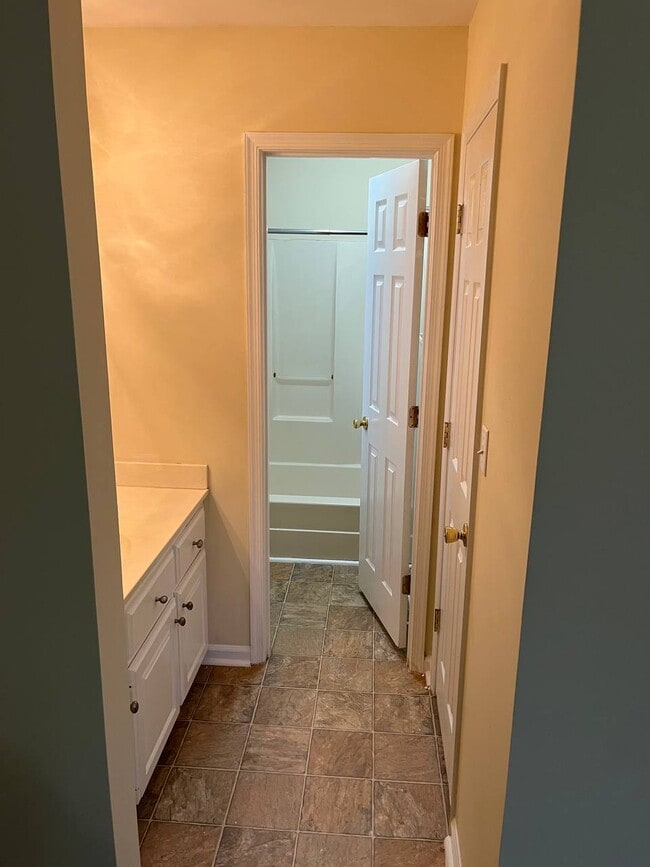 Building Photo - 684 Williams-White Rd