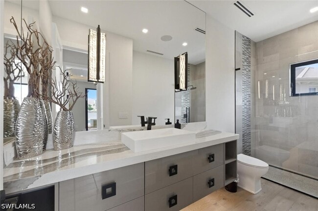 Building Photo - 200 Bahia Point