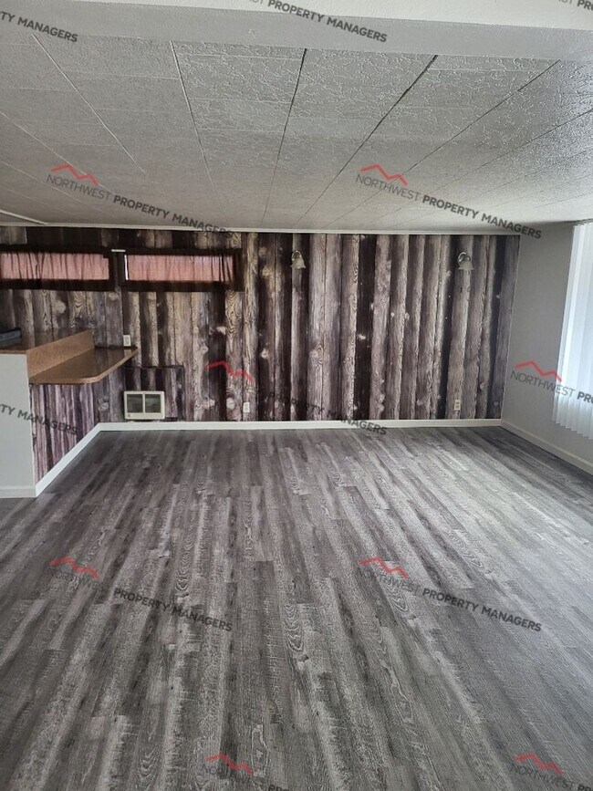 Building Photo - r139b