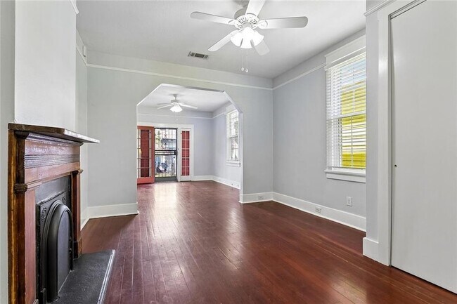 Building Photo - 619 Ninth St