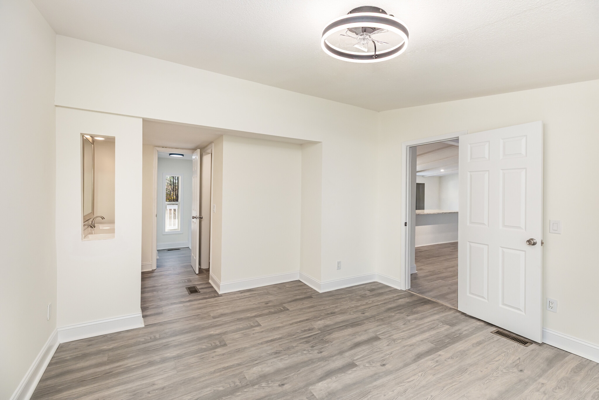 Building Photo - 130 Old Lowesville Rd