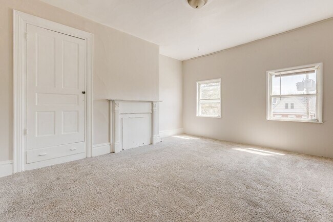 Building Photo - Available MAY 2026 - Beautiful, LARGE 4+ bedroom/2 bath GEM in South Side Slopes!