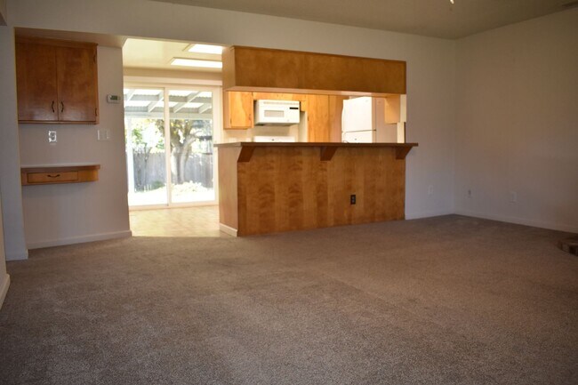 Building Photo - 3794 Circle Dr