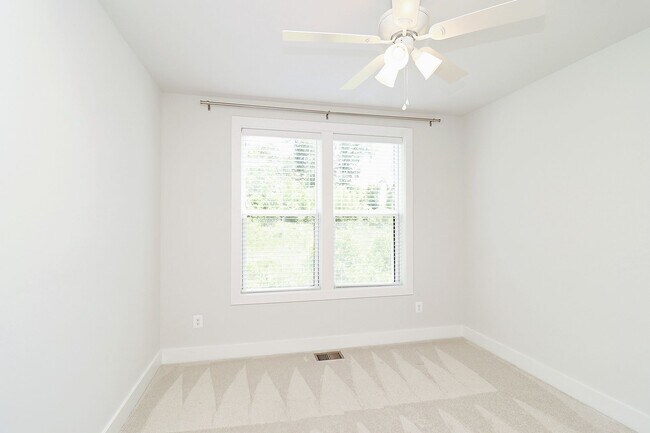 Building Photo - Pet-Friendly Brookhill Commons End-Unit Condo