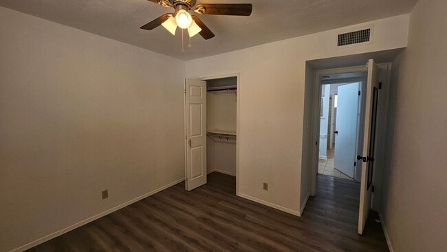 Building Photo - 3 bed 1.5 bath