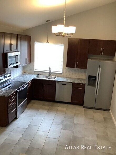 Building Photo - 1417 S Biscay Way
