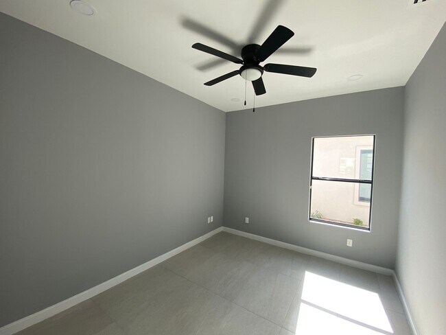 Building Photo - 810 S Michigan St