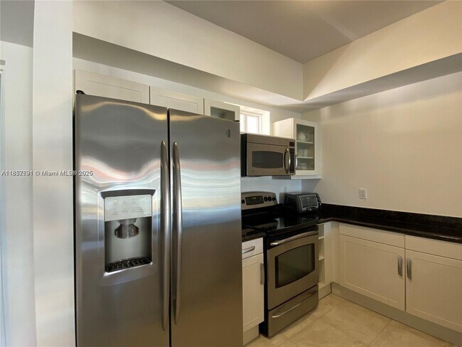 Building Photo - 7270 SW 88th St
