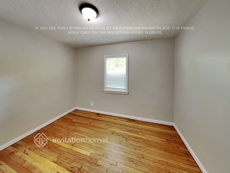 Building Photo - 2305 Carlsbad Ave