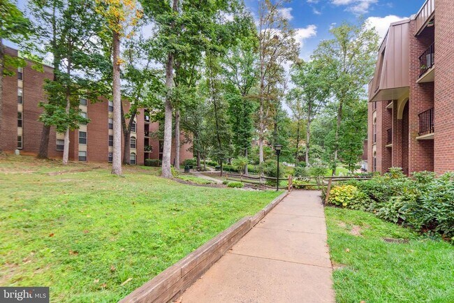 Building Photo - 3322 Woodburn Village Dr