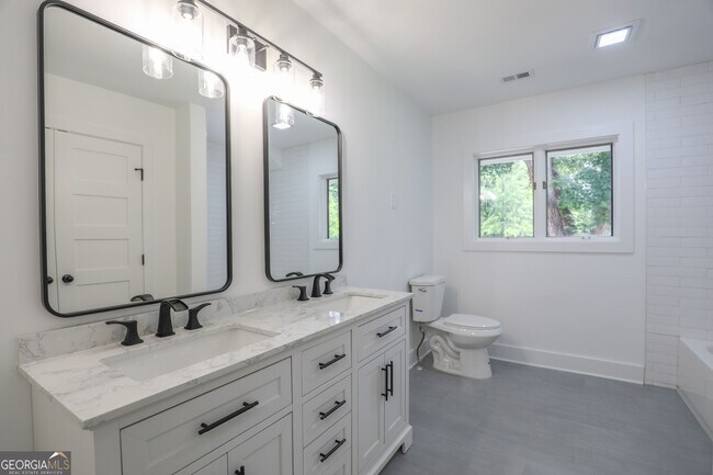 Building Photo - 212 Southland Dr