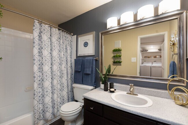 Building Photo - Comfort Meets Style | Ask About Move-In Sp...