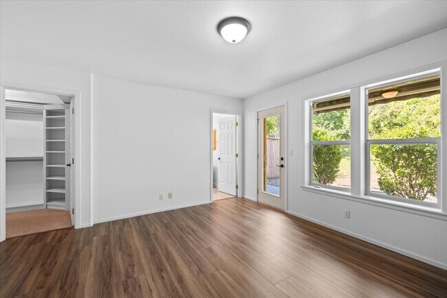 Building Photo - 235 Jackson Creek Dr