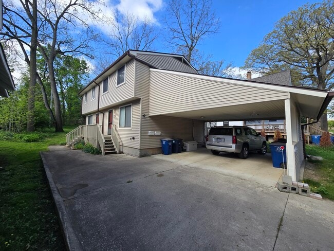 Building Photo - 1707 Dexter Ave
