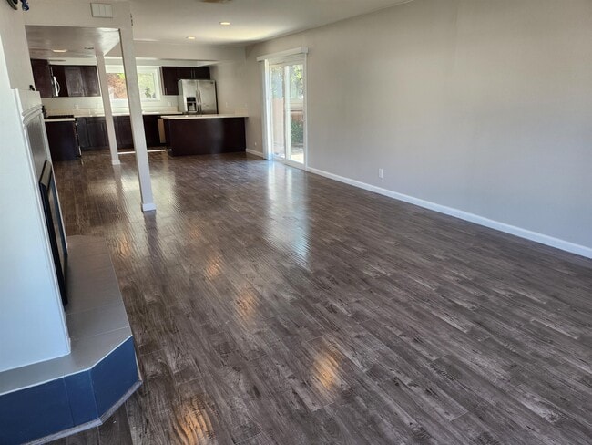Building Photo - 3825 Polaris Dr