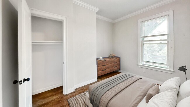 Building Photo - 19 Perrin St
