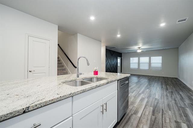 Building Photo - 5275 Amistad Dr
