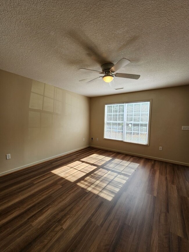 Building Photo - Townhouse Rental-Fletcher, NC