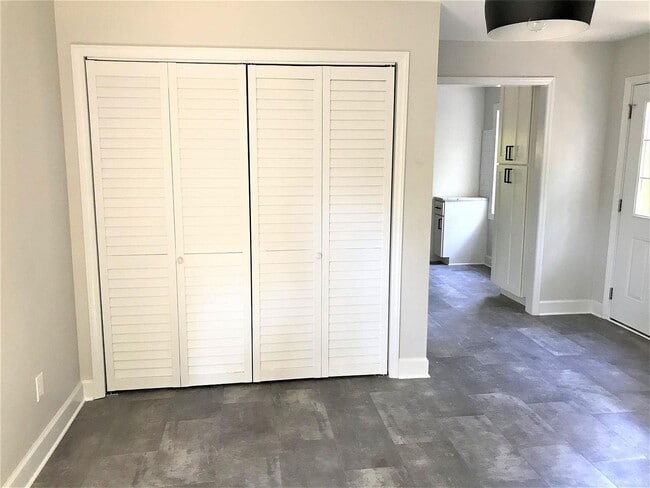 Building Photo - Room for Rent in 3 Bedroom Home at Webster St