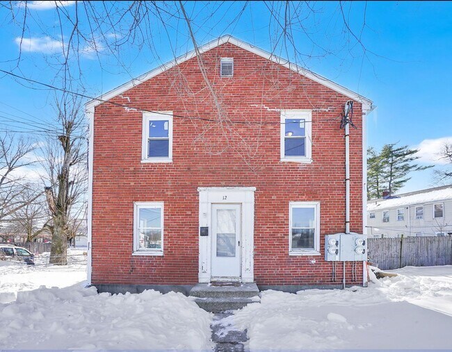 Building Photo - 6-12 Putnam Circle