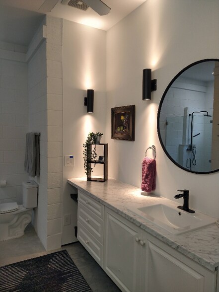 Building Photo - 2053 Carolina Ave