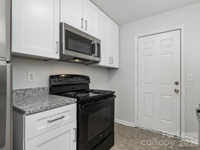 Building Photo - 2611 Holton Ave