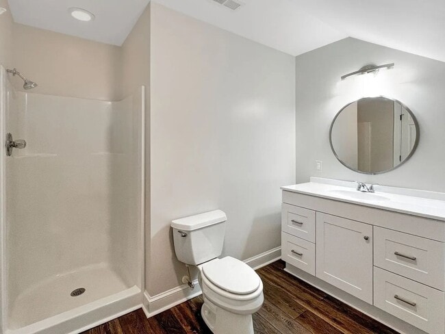 Building Photo - Secluded Near West End 5 bedroom
